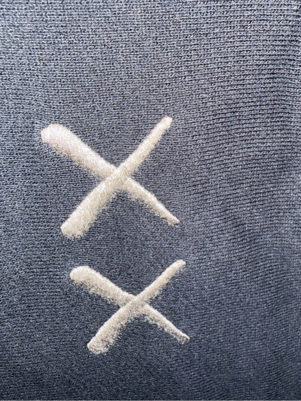 Uniqlo x KAWS Black Crewneck Sweater Companion Graphic Ch/13 - Adult Sm Pullover - Picture 9 of 9